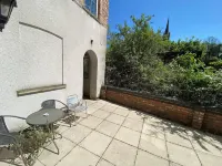 Quirky Town Centre Apartment with River Terrace Hotels near St Michael & All Angels Church