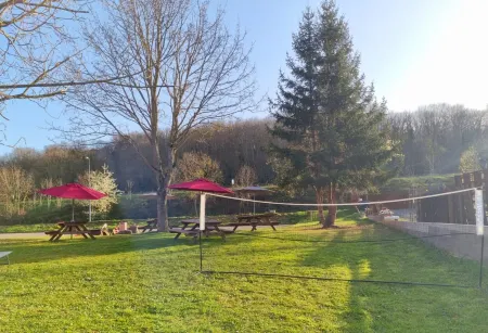 Enzo Hotel 1er Prix Отели в г. Сен-Жульен-де-Копель