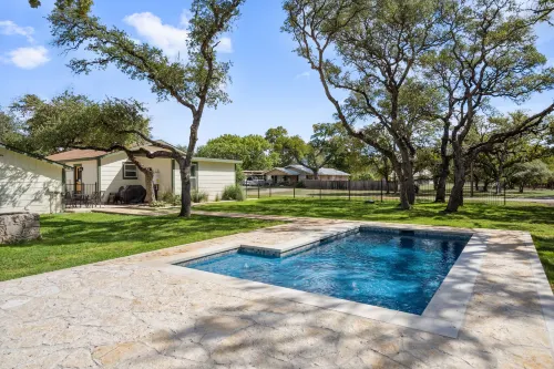 Upscale Home with Pool and FirePit - Close to Mercer St! فنادق في Dripping Springs