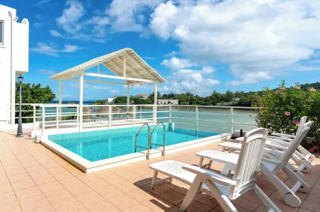 Anniversario Отели рядом с достопримечательностью «National Institute of Information and Communications Technology Okinawa Electromagnetic Wave Technol»