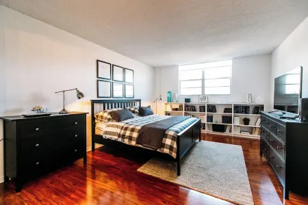 Modern 2 Bed, 2 Bath Gem in Sunny Isles – Prime Location on Collins Ave!