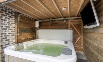 Tasteful Holiday Home in Loppem with Hot Tub