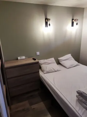 Small chalet ---------- Отели в г. Лез Англь