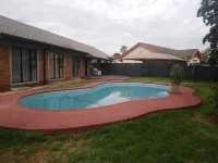 Bountyful Guest House - ที่มีสระว่ายน้ำ