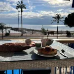 Beachfront Apartment, 180° Seaviews, huge pool- 5 km to Nice