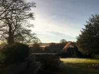 Luxury 4 bedroom North Norfolk cottage in lovely coastal village location Hotels in Holt