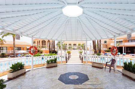 Exclusive apartment with breathtaking sea view, only 100m to the sea,heated pool