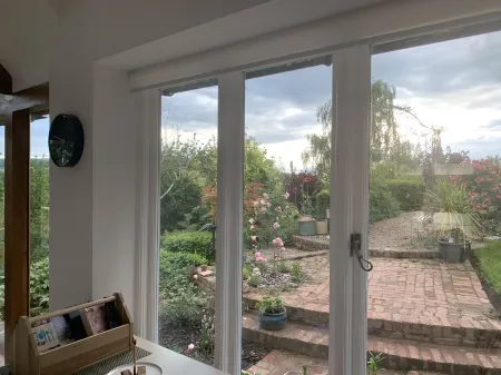 Boutique garden apartment with decking and views Отели в г. Ладлоу