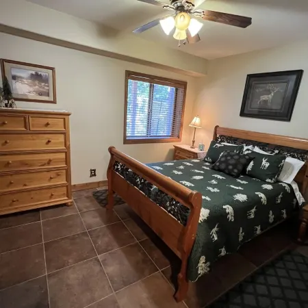 Large Luxury Cedar Home in the Forest at Lake Davis near golf courses - 3NightM