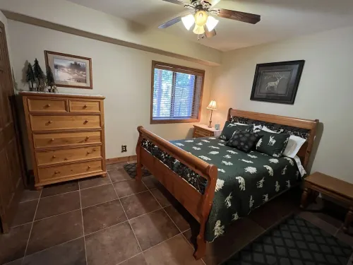 Large Luxury Cedar Home in the Forest at Lake Davis near golf courses - 3NightM