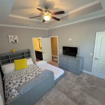 Spacious 5-bedroom house with AC, WiFi in charming Bluffton