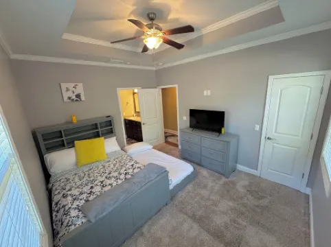 Spacious 5-bedroom house with AC, WiFi in charming Bluffton