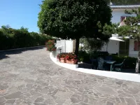 Apartment in Villa Valentini, seafront, Gulf of Gaeta, parking included