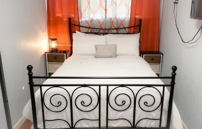 Container-Home with Wi-Fi & 3mi from Downtown Phx 에스트렐라 호텔