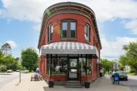 Historic Flat Minutes Away from Saratoga Track