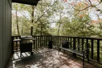 Stylish Home w/Hot Tub in Laurel Valley! Hotels near Bethel Baptist Church