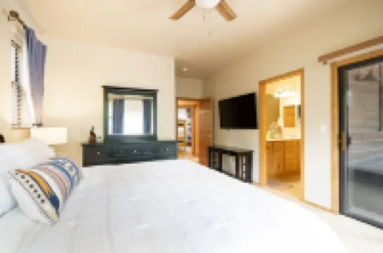 Cardinal Landing Cabin in Torreon w/AC, Furnished Deck, Grill & Firepit