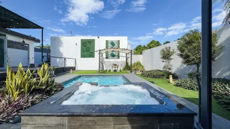 Garden Relaxing Room W/ Private Pool & Jacuzzi