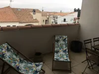 Le Bohème apartment, in village center, 300m from the sea, pets welcome