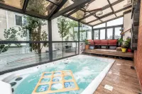 Family Home w/ Swim Spa and Lake Views in High River Hotels in High River