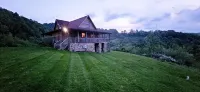 Cabin in the Blue Ridge. Hotels near The Back Of the Dragon - Marion