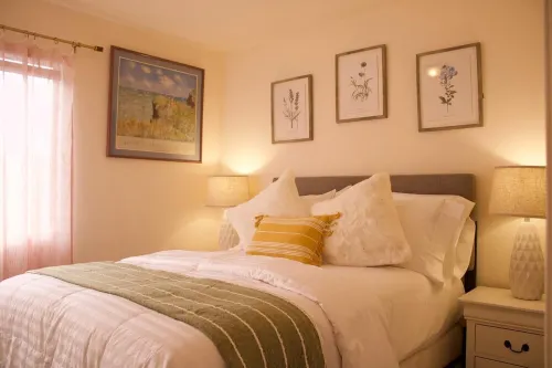 Charming 4bd house near the coast with backyard