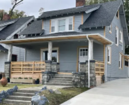 Cozy Craftsman Close to Everything