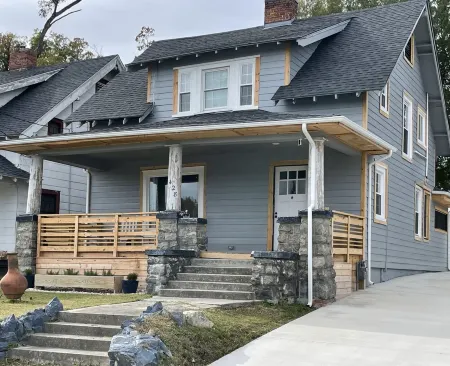 Cozy Craftsman Close to Everything