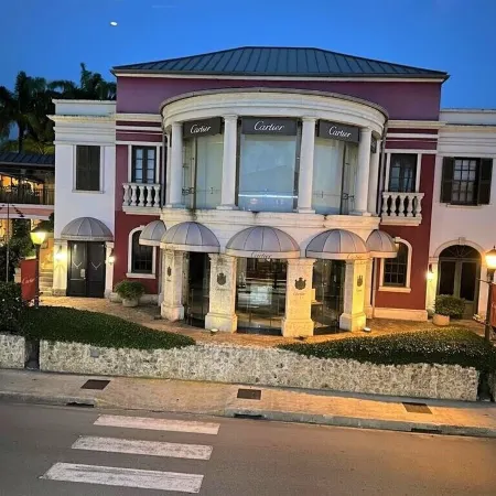 The Falls - Luxury 2-Bed Townhouse in gated community