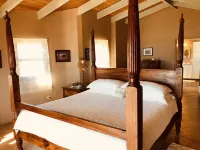 Holly's Beach Folly - Amazing Waterfront Villa, Sandy Beachfront, Pool, East End