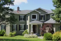 Modern & Large Oceanfront Home Close To Downtown And Amenities