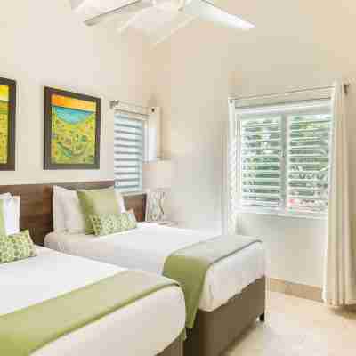 Sapodilla BEACHFRONT Luxury Villa!  Sunsets, views, private pool, kayaks & more! Rooms