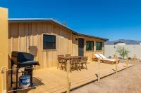 Private,romantic and charming mid-century cottage with panoramic views