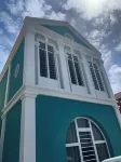 Private condo, water views, great breezes, well appointed for divers Hotels in 