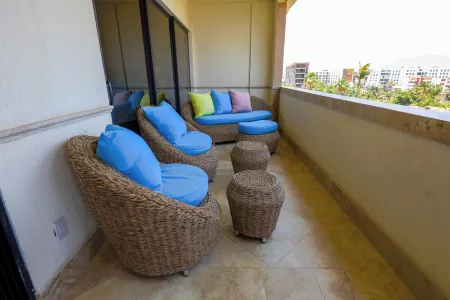 Enjoy Your Vacation In This Beautiful Remodeled Condominium! Отели рядом с достопримечательностью «Los Cabos Whale Shark»