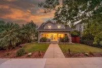 Roaring 20s Vintage Craftsman Home Downtown, Hot Tub, Pool Table Hotels near T-Mobile