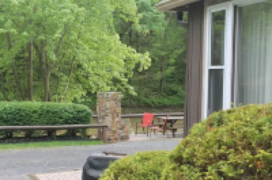 Charming, quiet, riverfront, scenic, private