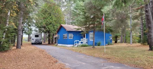 Northwoods cozy 3BR/2BA lakefront cabin on ATV/UTV trail Hotels in Mercer