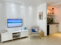 Pink Bliss Studio at Isla Verde w/pool and parking