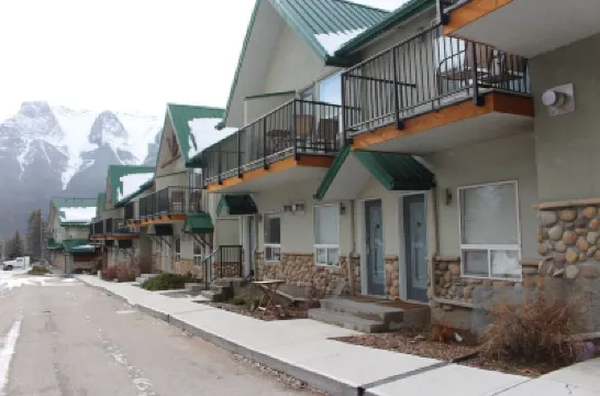 2 bedroom Mountain View Suite Getaway, right at the gate of Banff National Park. Hotels in Harvie Heights