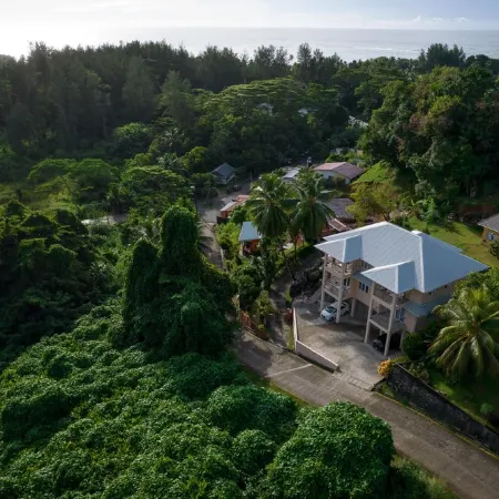 Peace in Paradise with mountain views and  5 minutes walk to the beach