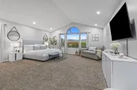 Stunning 7BR Mountain View Zen Retreat +Pool/Spa