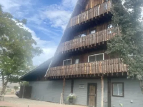 Welcome to wine country Colorado, relax @ the Palisade Chalet on your next trip. Hotels in Palisade