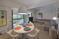 Sea Breeze Spacious Apt near Vouliagmeni Beach