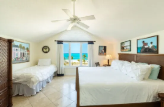 Grandview Penthouse 3 Bedroom plus bonus 4th bedroom Beach Front on Grace Bay