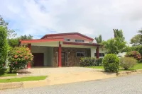 3 Bedroom House for 6 Near the Beach and Everything Else!