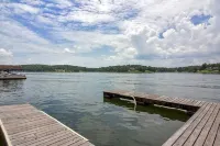 DOGS LOVE THIS LAKEFRONT COZY COTTAGE