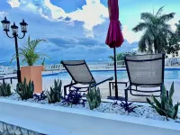 Falcon Oceanview Condo/Free Airport Transportation/Gated Complex/Security