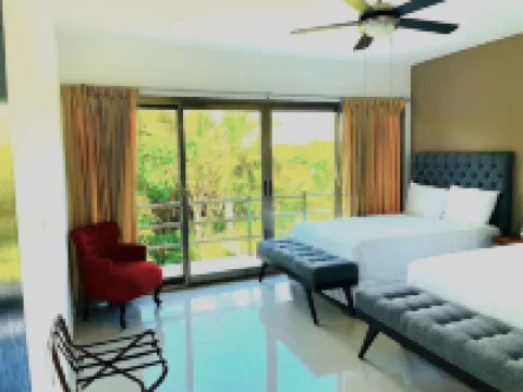 Paraiso304; Entire Luxury Condo 3 minute walk from the beach
