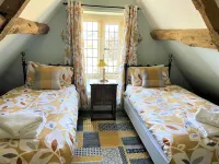 Cloisters Cottage in Bourton-on-the-water With Off Road Park For Two Cars